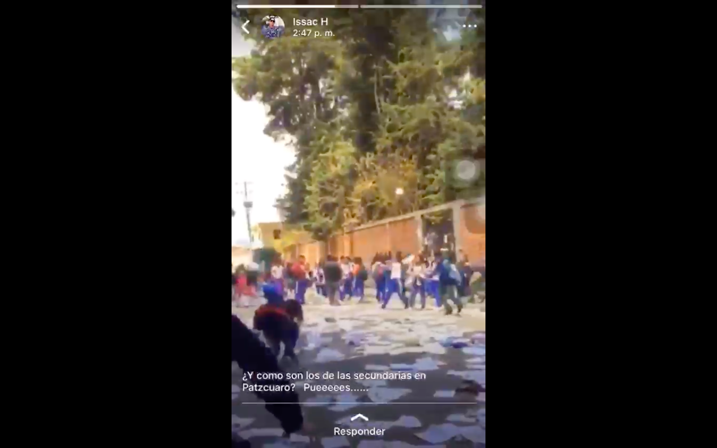 Reprobable actitud de alumnos de la Secundaria Federal Lázaro Cárdenas en Pátzcuaro