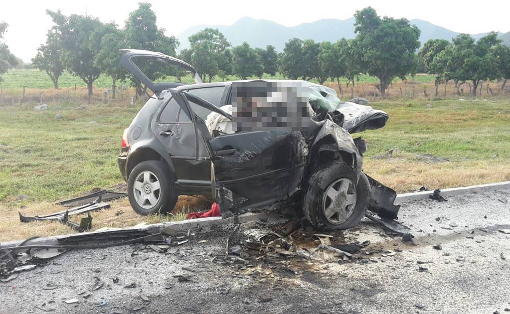 Accidente en la carretera Siglo XXI deja una persona prensada en Pátzcuaro, Michoacán