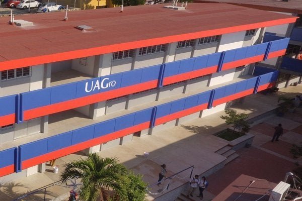 Alumnos de Guerrero se hacen pasar por miembros de carteles para amenazar a sus maestros