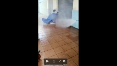 Corren a indigente con chorro de agua (VIDEO)