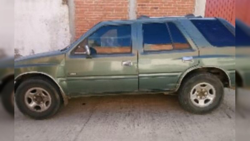 Detienen en Pátzcuaro a cuatro con vehículo robado y droga