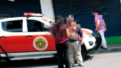 Tres jóvenes pelan en la calle y uno de ellos pierde parte de su oreja en Zitácuaro, Michoacán