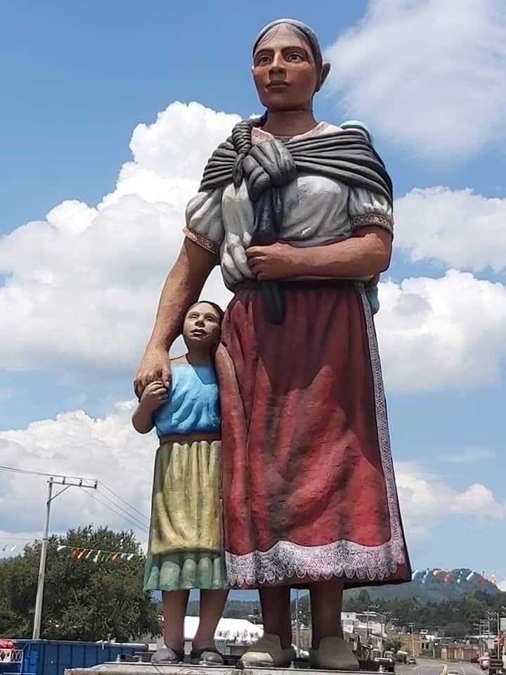 Monumento a la Mujer Purépecha en Paracho, Michoacán