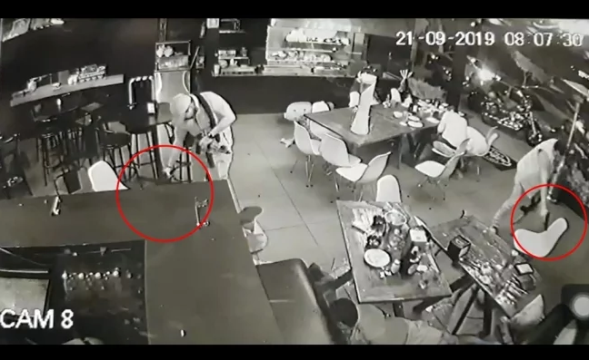 VIDEO: Cámaras de seguridad captan el momento del ataque a bar de Uruapan