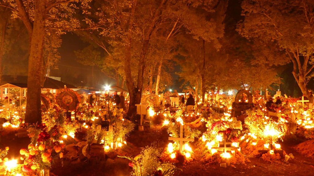 Hasta en 13 mil pesos la noche en Día de Muertos en Pátzcuaro