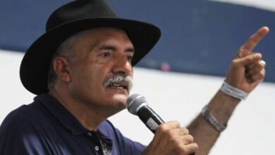 Mireles llama 'pirujas' a concubinas