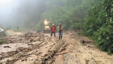 Desborda 'Narda' arroyos y causa deslaves en Michoacán