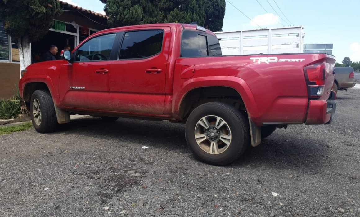 Aseguran en Pátzcuaro vehículo implicado en delito