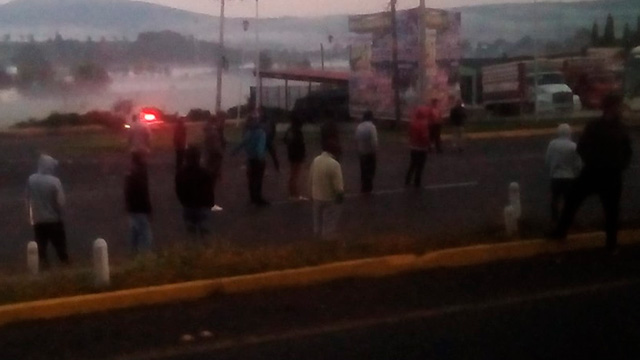 Detienen vehículos en la Pátzcuaro - Morelia