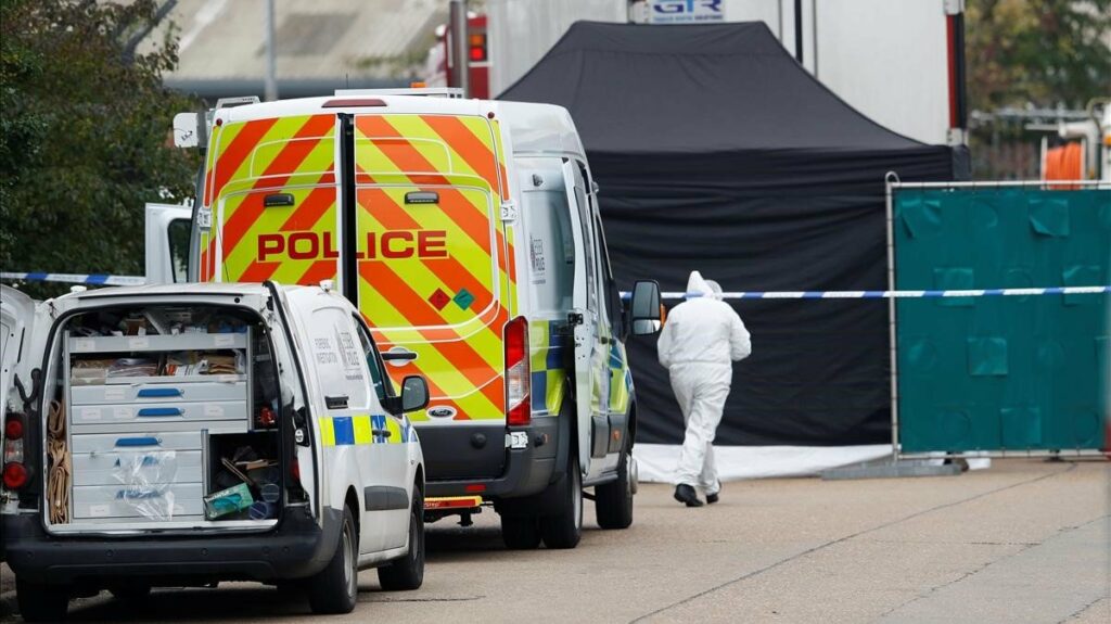 Encuentran 39 cadáveres en un camión cerca de Londres