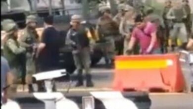 VIDEO: Militares y presuntos sicarios se saludan durante enfrentamientos