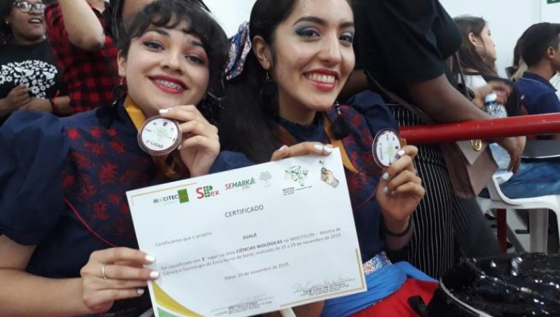 Alumnas de Michoacán triunfan en Brasil con proyecto de chocolate vegano y para diabéticos