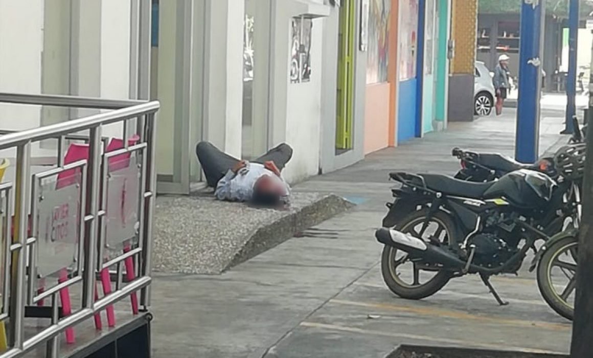 Ejecutan a un hombre afuera de un banco de Michoacán