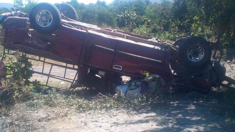 Mueren 2 mujeres por accidente en Michoacán