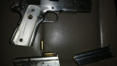 Sujeto portaba una pistola en calles de Tacámbaro, Michoacán