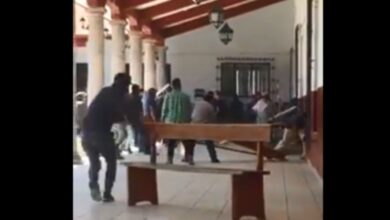 VIDEO: Trifulca en la presidencia municipal de Paracho, Michoacán
