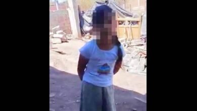 Maestra humilla y corre a alumna de primaria por no leer bien, en Huetamo, Michoacán