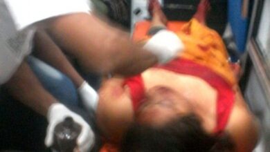 En Apatzingán una mujer es herida con navaja y atropellada por expareja