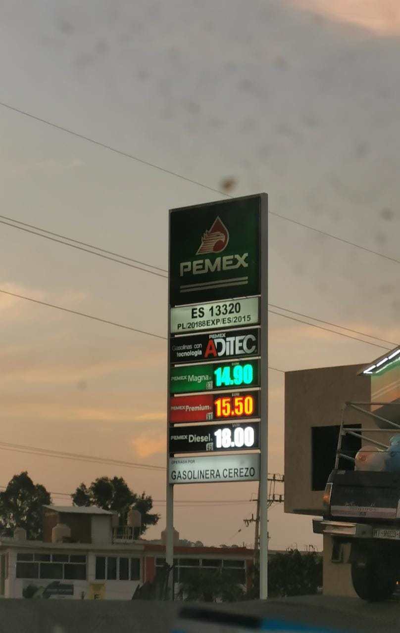 Gasolina baja su precio a los 14 pesos en Uruapan, Michoacán