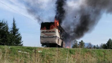 Incendian autobús en Paracho, Michoacán