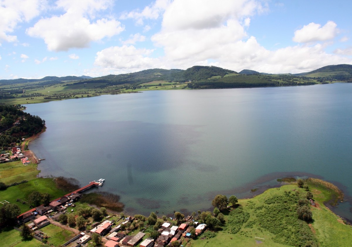 Asesinan a un hombre y lanzan su cuerpo al lago de Zirahuén