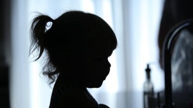 Pareja que abusaba sexualmente de su hija es sentenciada en Apatzingán, Michoacán