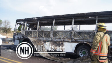 Se incendia autobús que transportaba jornaleros en La Piedad, Michoacán