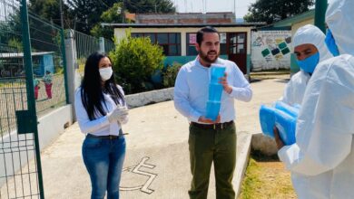 Araceli Saucedo entrega cubrebocas y gel antibacterial en distrito de Pátzcuaro