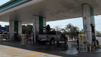 Comando armado asalta gasolinera en Michoacán
