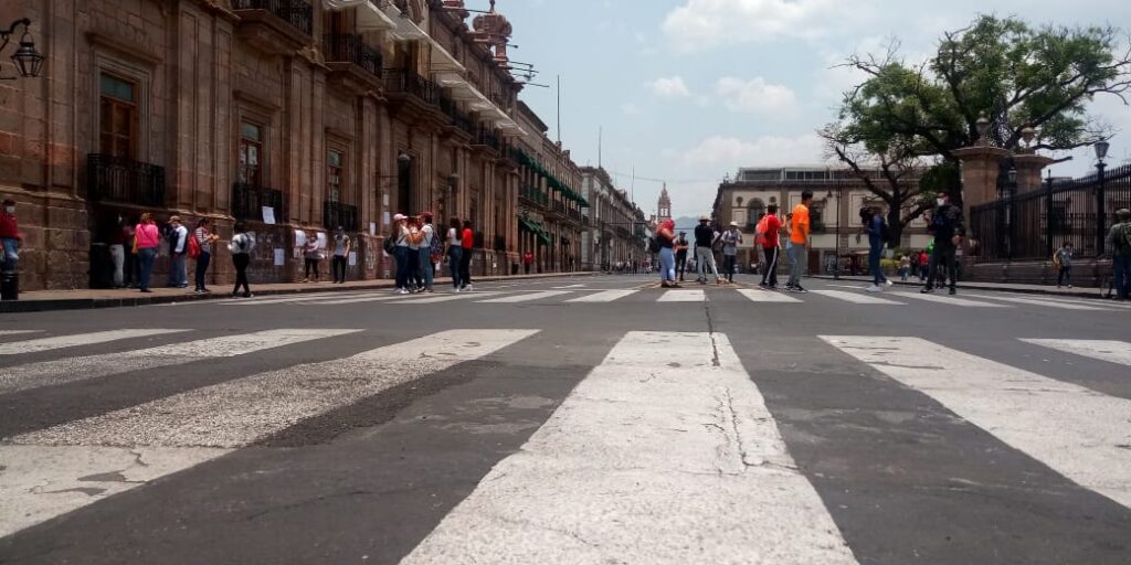 Normalistas se manifiestan en el Centro Histórico de Morelia