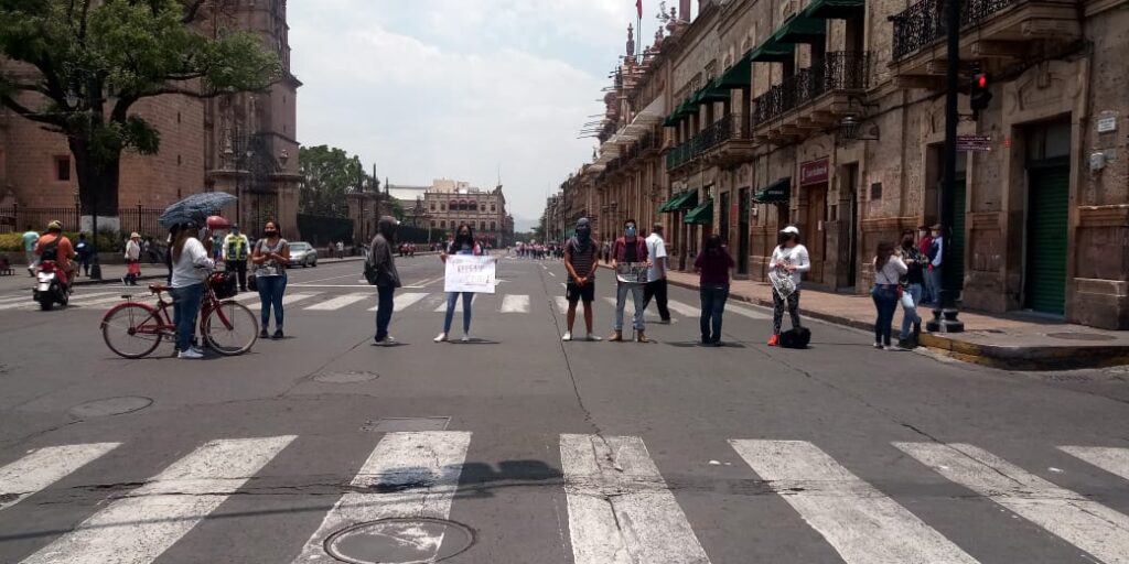 Normalistas se manifiestan en el Centro Histórico de Morelia