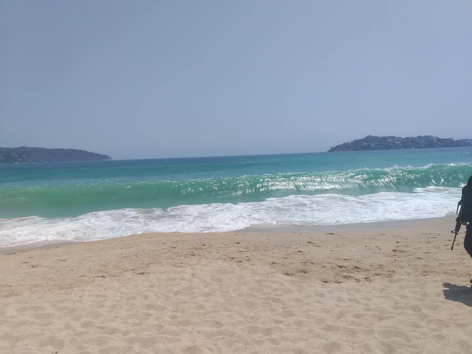 Así lucen las playas de Acapulco; recuperan su color turquesa