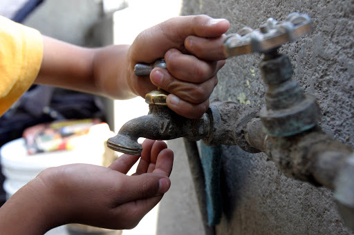 Algunos vecinos de colonias de Pátzcuaro reclaman la falta de agua es desde hace meses
