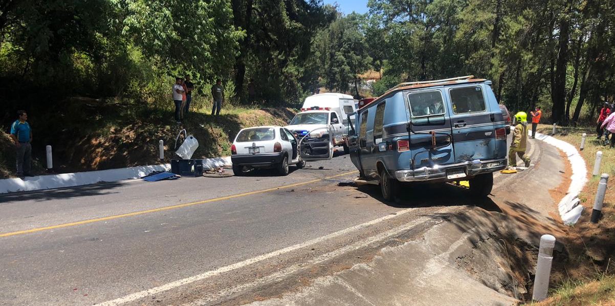 Reportan cierre parcial de la carretera Pátzcuaro-Uruapan por accidente