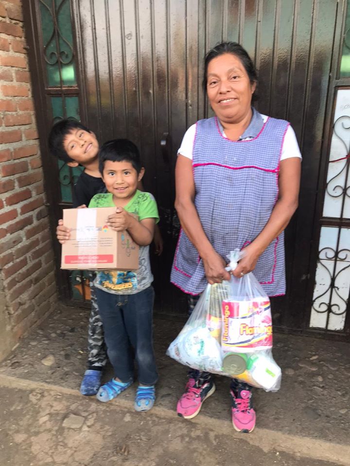 Continúa la entrega de despensas en Erongarícuaro