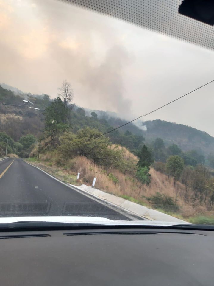 Uruapan bajo nube de humo por incendio forestal