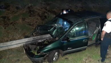 Mujer sobrevive a aparatoso accidente en la Pátzcuaro-Morelia