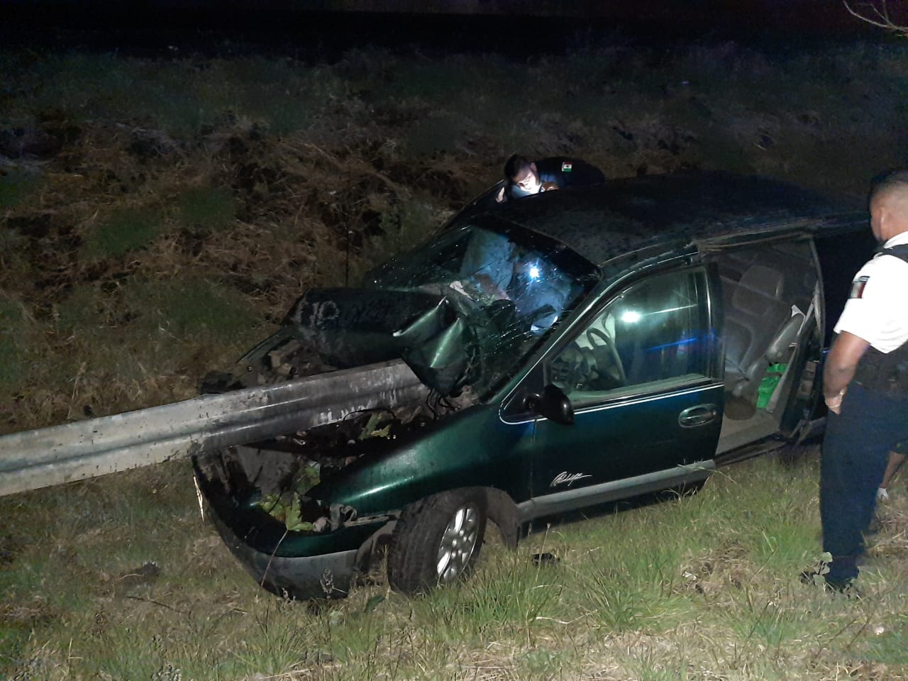 Mujer sobrevive a aparatoso accidente en la Pátzcuaro-Morelia