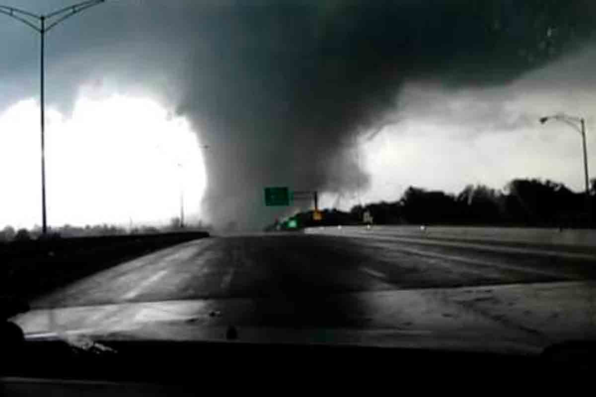 Sorprende tornado en Apodaca, Nuevo León [VIDEO]