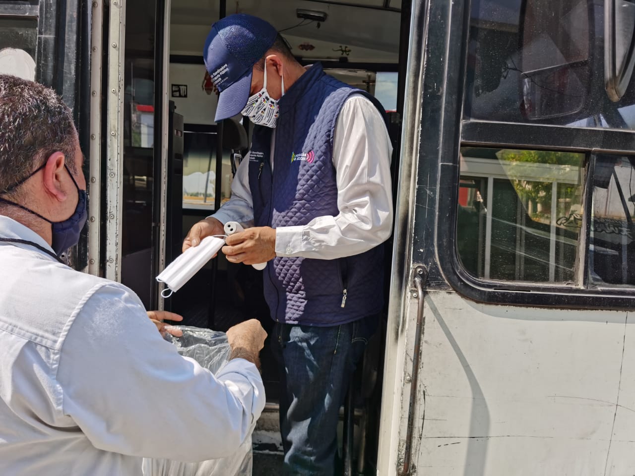 Multarán a choferes de transporte público que no utilicen cubrebocas