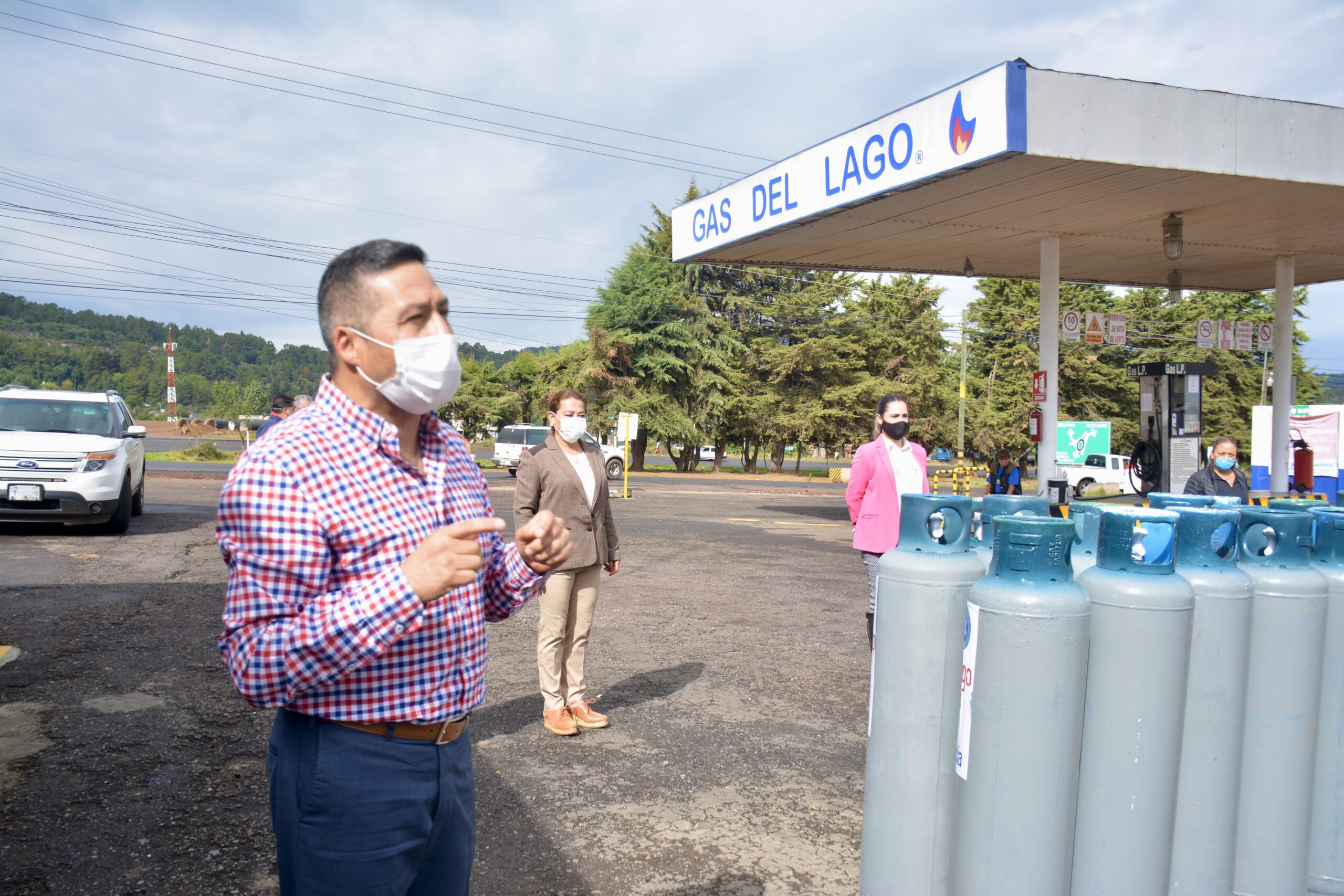 Se entregan tanques de gas doméstico a familias de Pátzcuaro