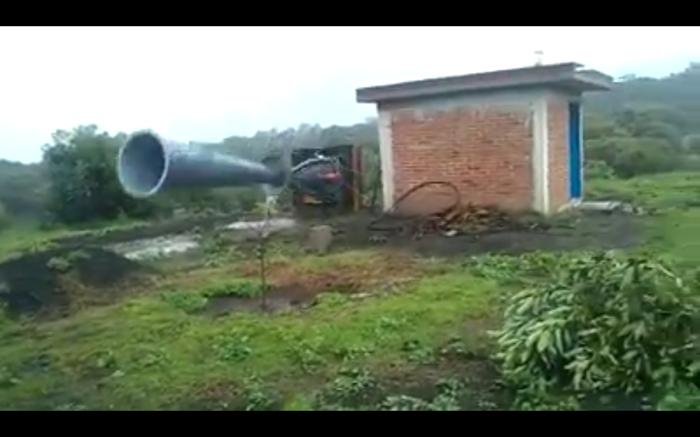 VIDEO: Campesinos derriban cañones antigranizo y destruyen plantaciones