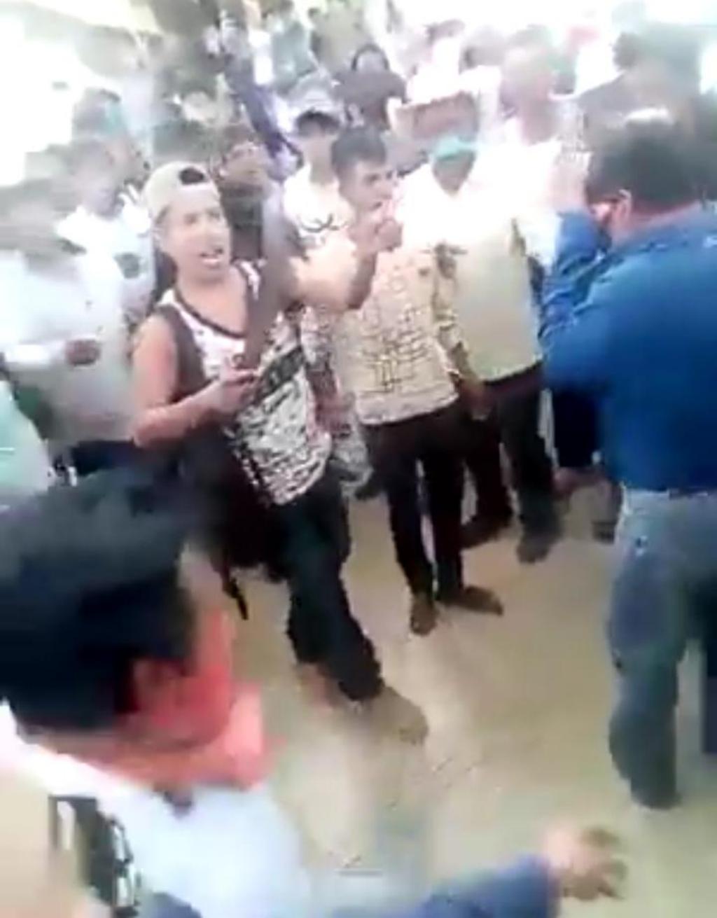 VIDEO: Indígenas golpean a trabajador de salud por “esparcir Covid-19”