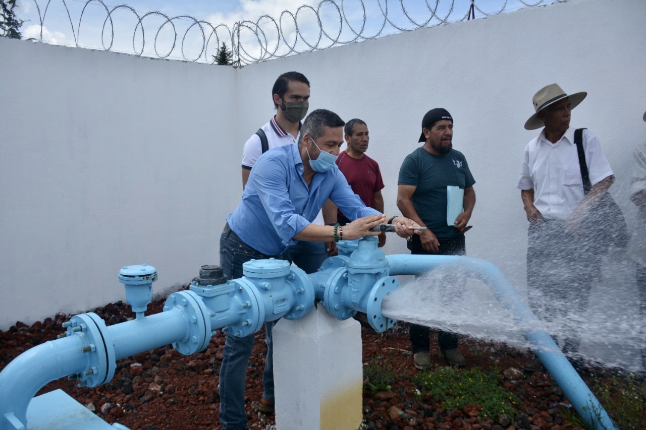 Inaugura Víctor Báez importante obra de agua potable en San Juan Tumbio