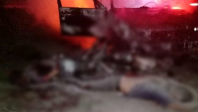 Asesinan a 4 y prenden fuego a su vehículo en carretera de Michoacán