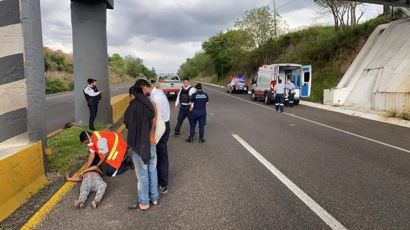 Morelia: Mujer se arroja de puente en salida a Pátzcuaro