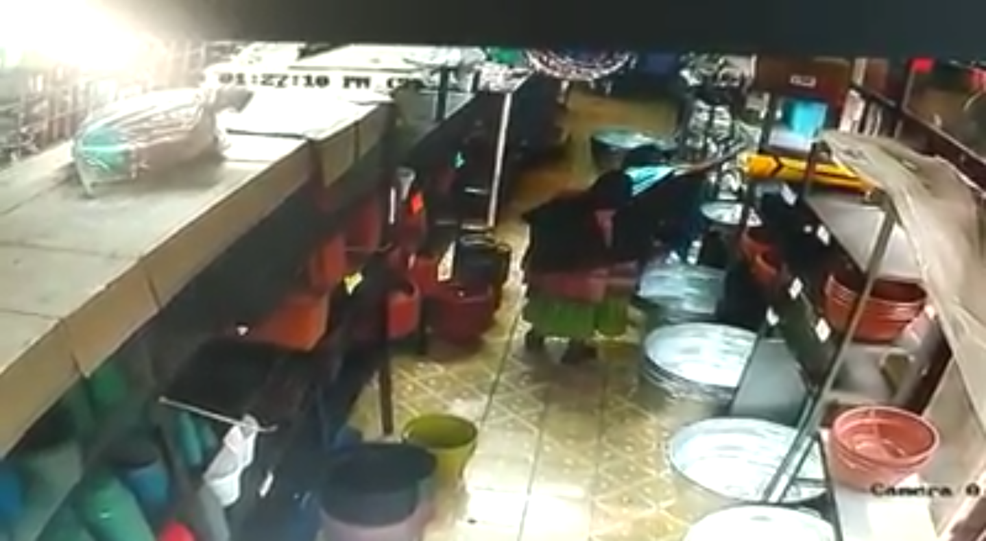 VIDEO: Captan a dos mujeres robando en Pátzcuaro