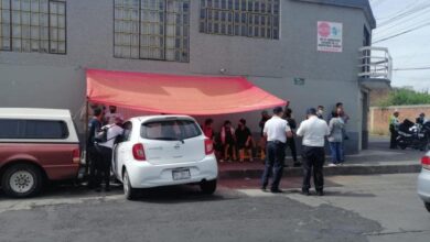 Mujer choca contra puesto de menudo en Michoacán; hubo 6 heridos