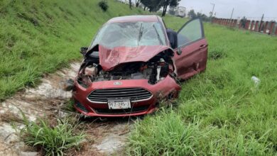 Se le ponchó una llanta y vuelca en la Pátzcuaro-Morelia