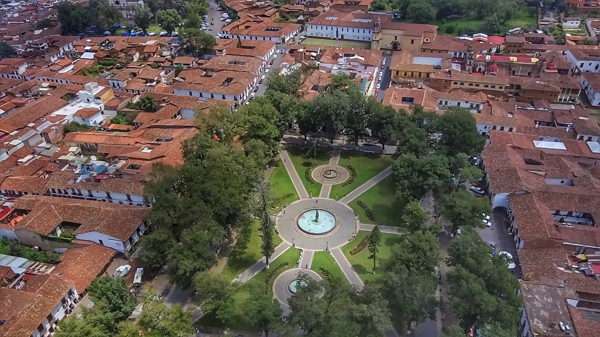 Abren plaza Vasco de Quiroga de Pátzcuaro tras cierre por pandemia de COVID-19